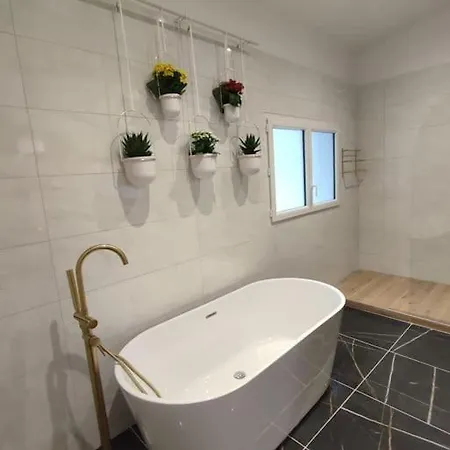 Thesecret 8 Couchages, Sanctuaires Et Gare 5mn Climatisé , Salle De Sport Terasse *