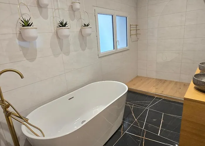 Apartament Thesecret 8 Couchages, Sanctuaires Et Gare 5Mn Climatise , Salle De Sport Terasse Lourdes